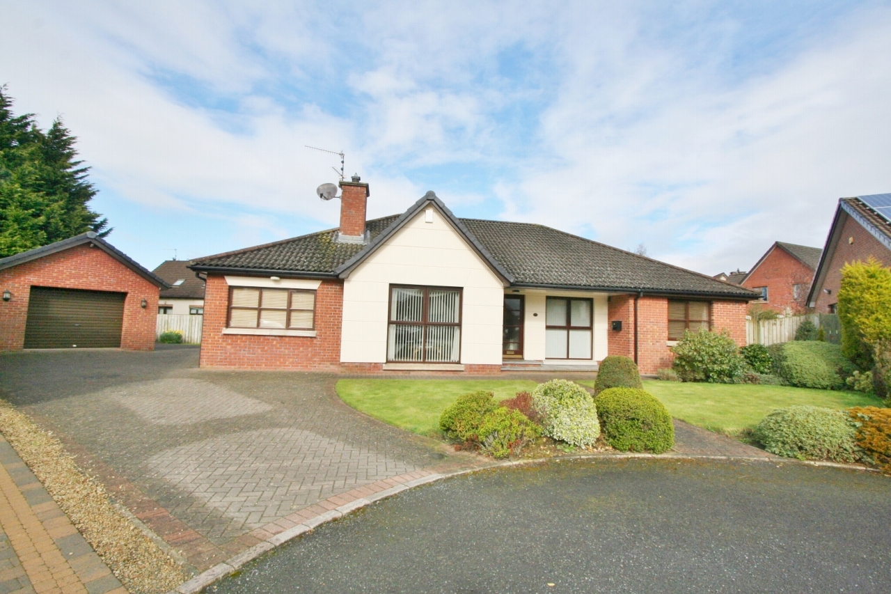 4 bedroom detached bungalow Sold in Antrim - Photograph 1