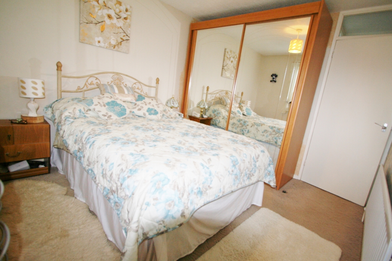 3 bedroom end terraced house Let in Antrim - Photograph 6