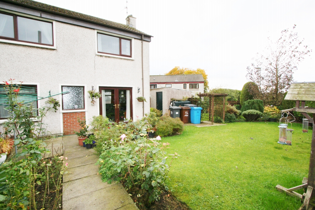3 bedroom end terraced house Let in Antrim - Photograph 9