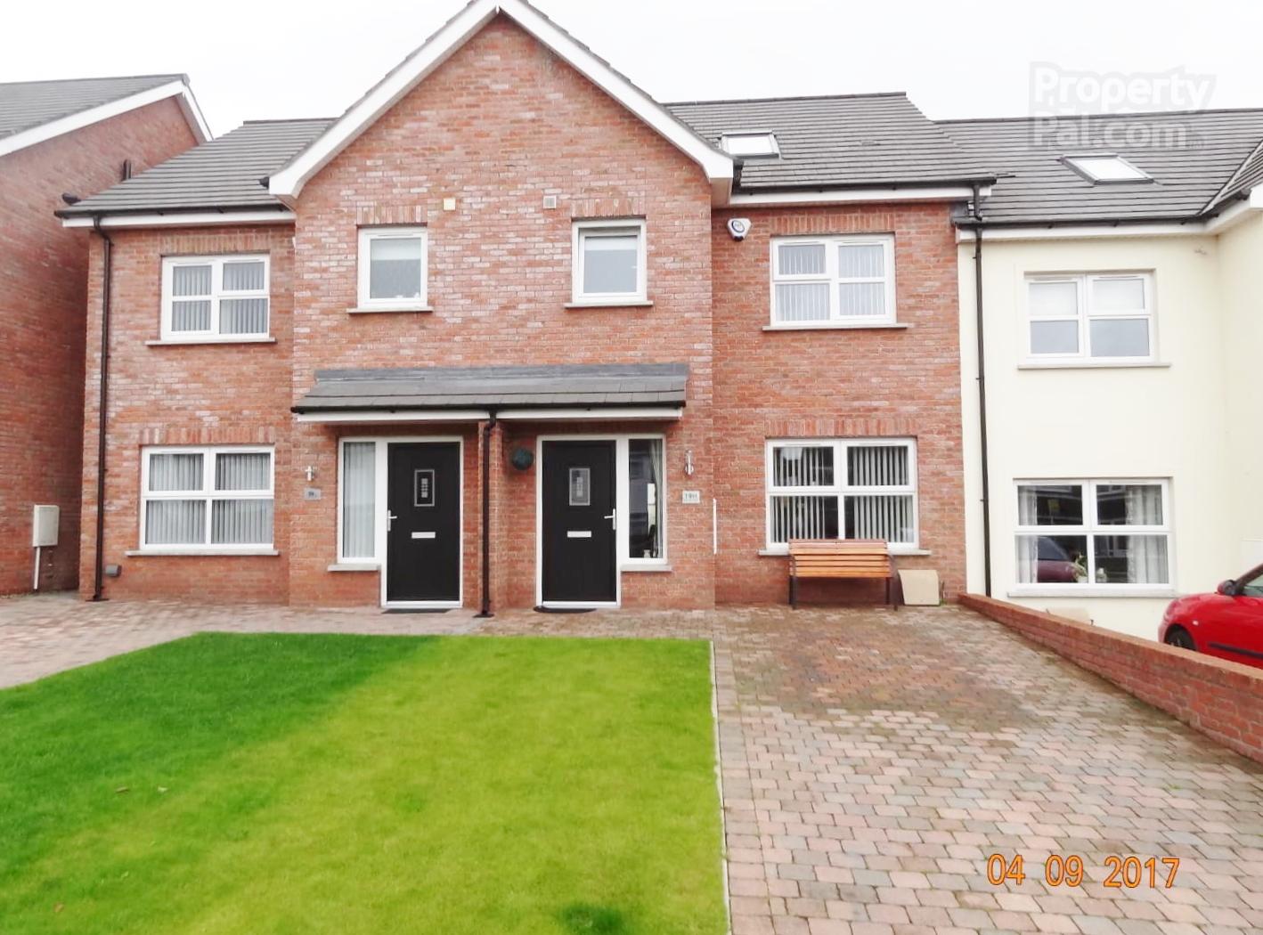 4 bedroom town house house Sale Agreed in Carrickfergus - Photograph 1