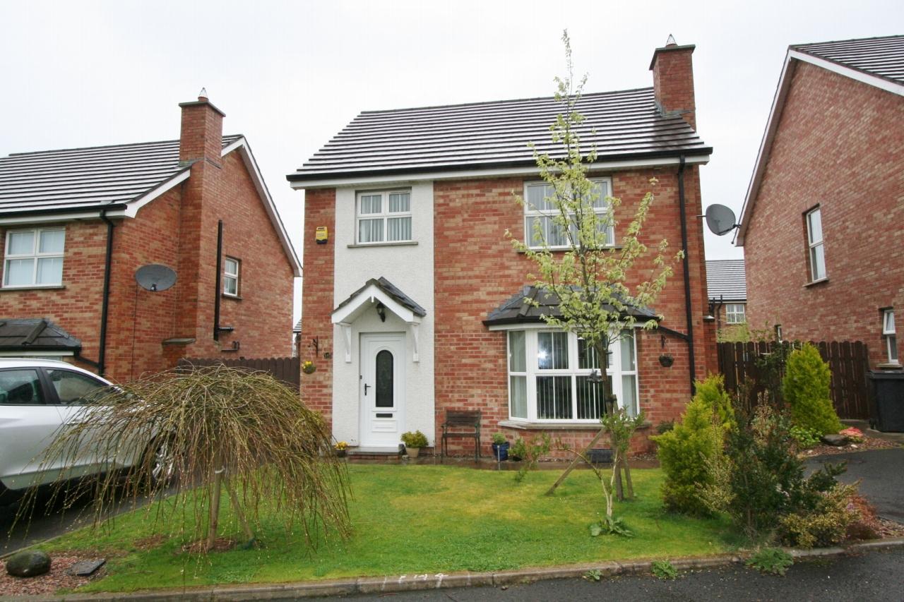 3 bedroom detached house Sold in Antrim - Photograph 1