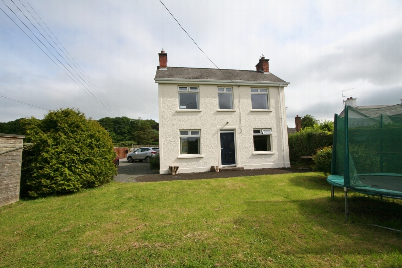 4 bedroom detached house Sold in Antrim - Photograph 1