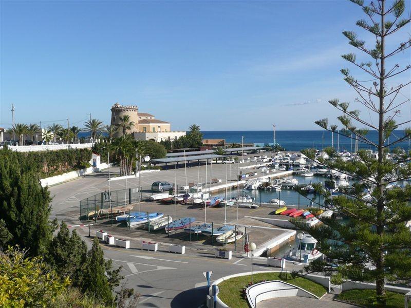 2 bedroom detached bungalow For Sale in Costa Blanca - Photograph 7