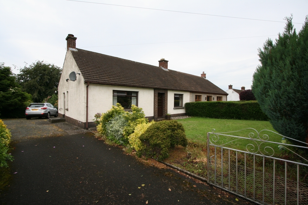 2 bedroom detached house Sold in Antrim - Photograph 1