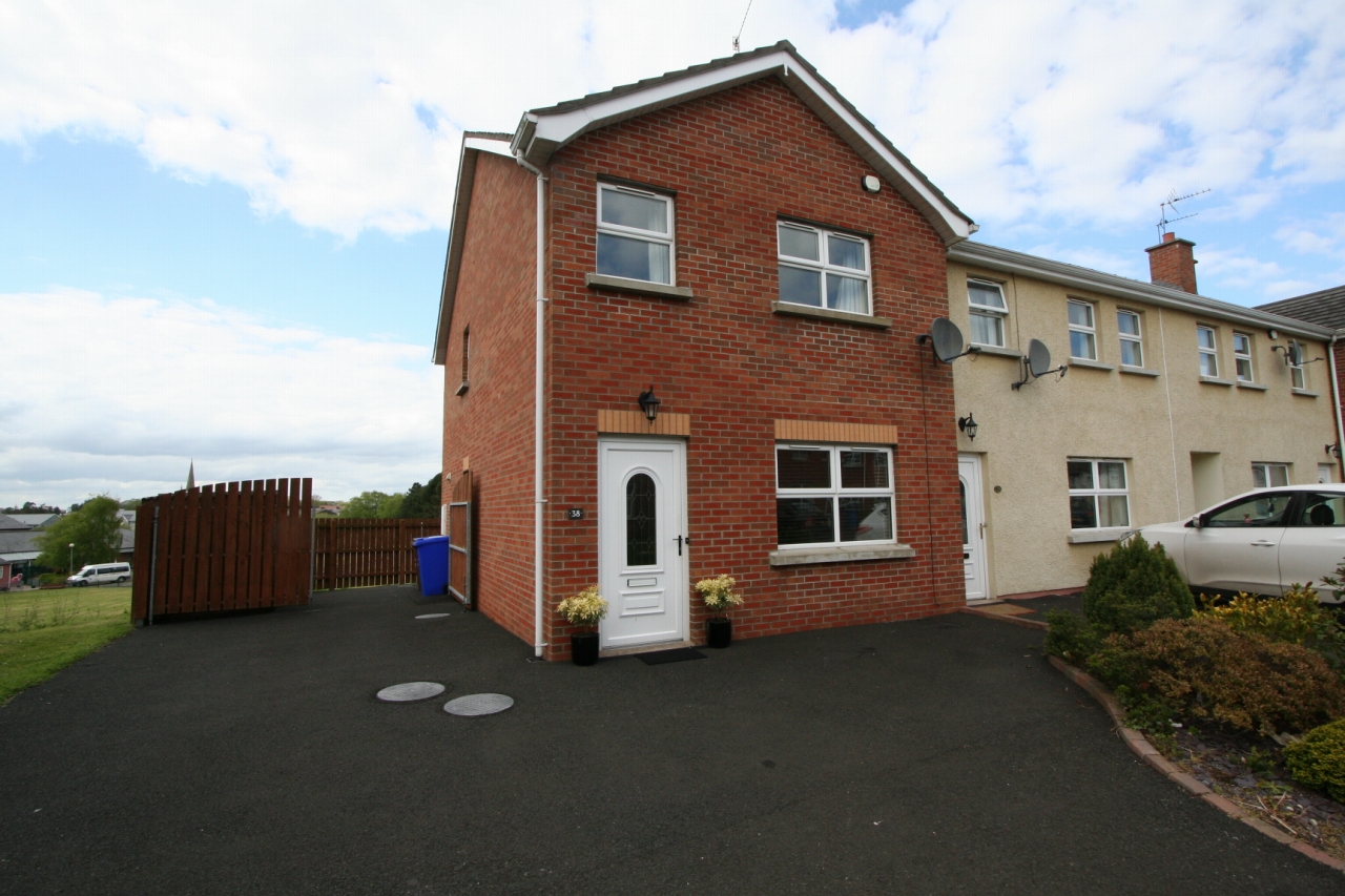 3 bedroom mid terraced house Sold in Antrim - Photograph 1
