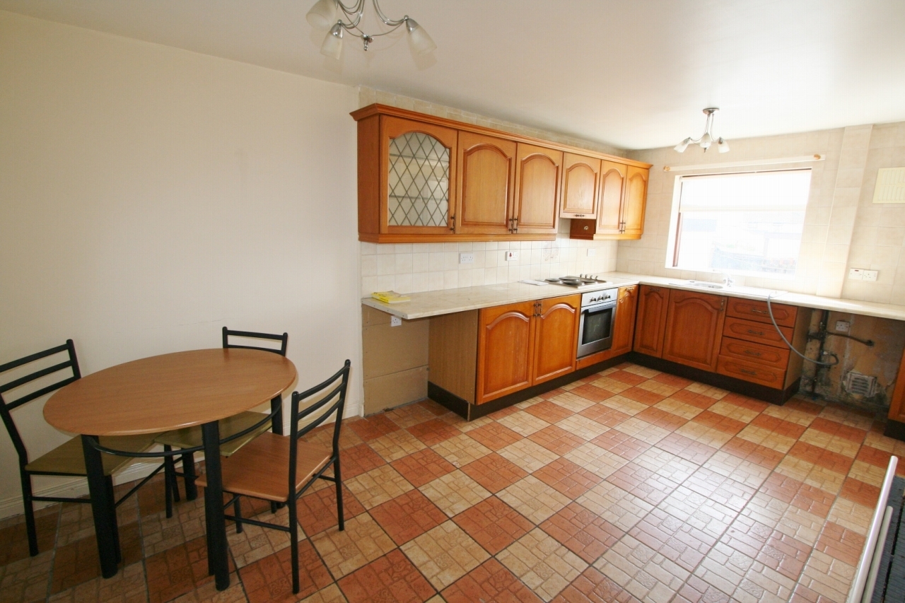 3 bedroom mid terraced house To Let in Antrim - Photograph 2