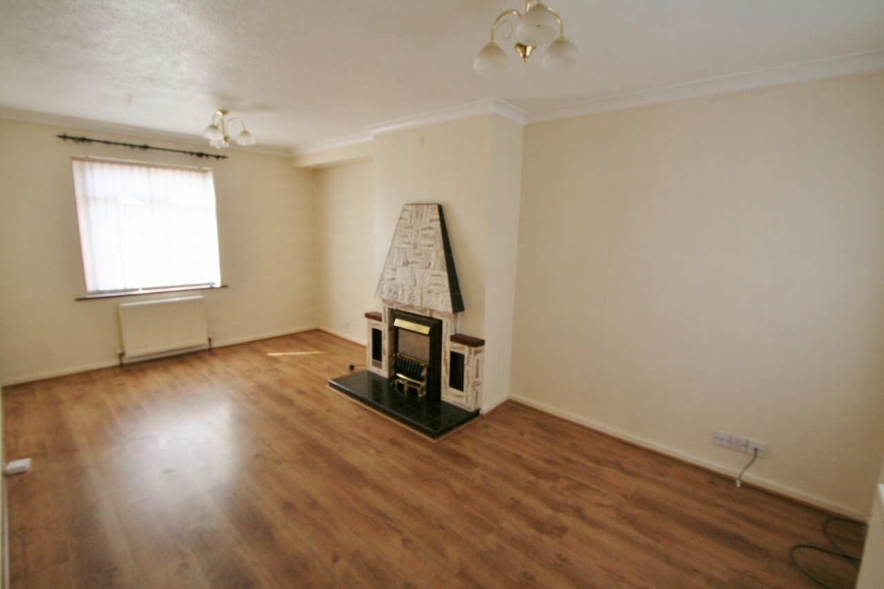 3 bedroom mid terraced house To Let in Antrim - Photograph 3