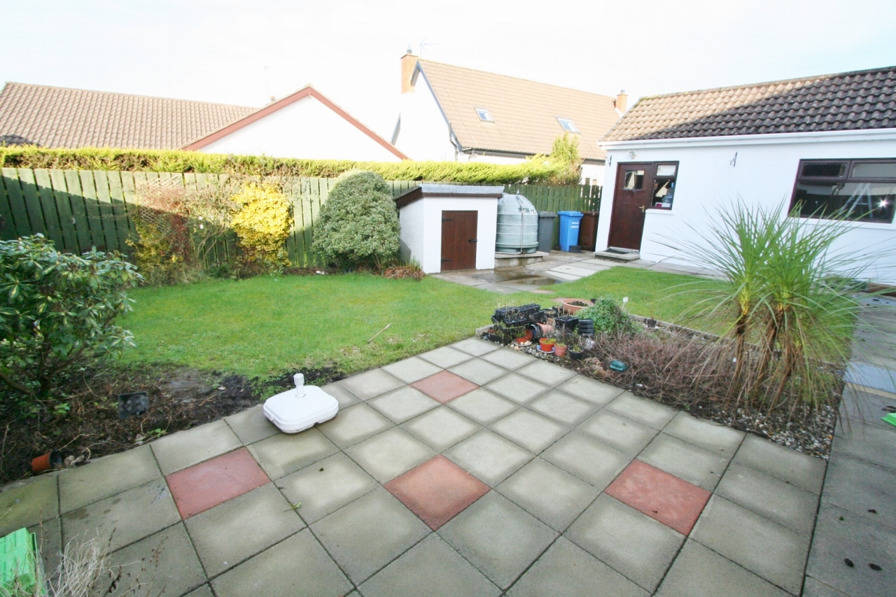 4 bedroom chalet house For Sale in Antrim - Photograph 10