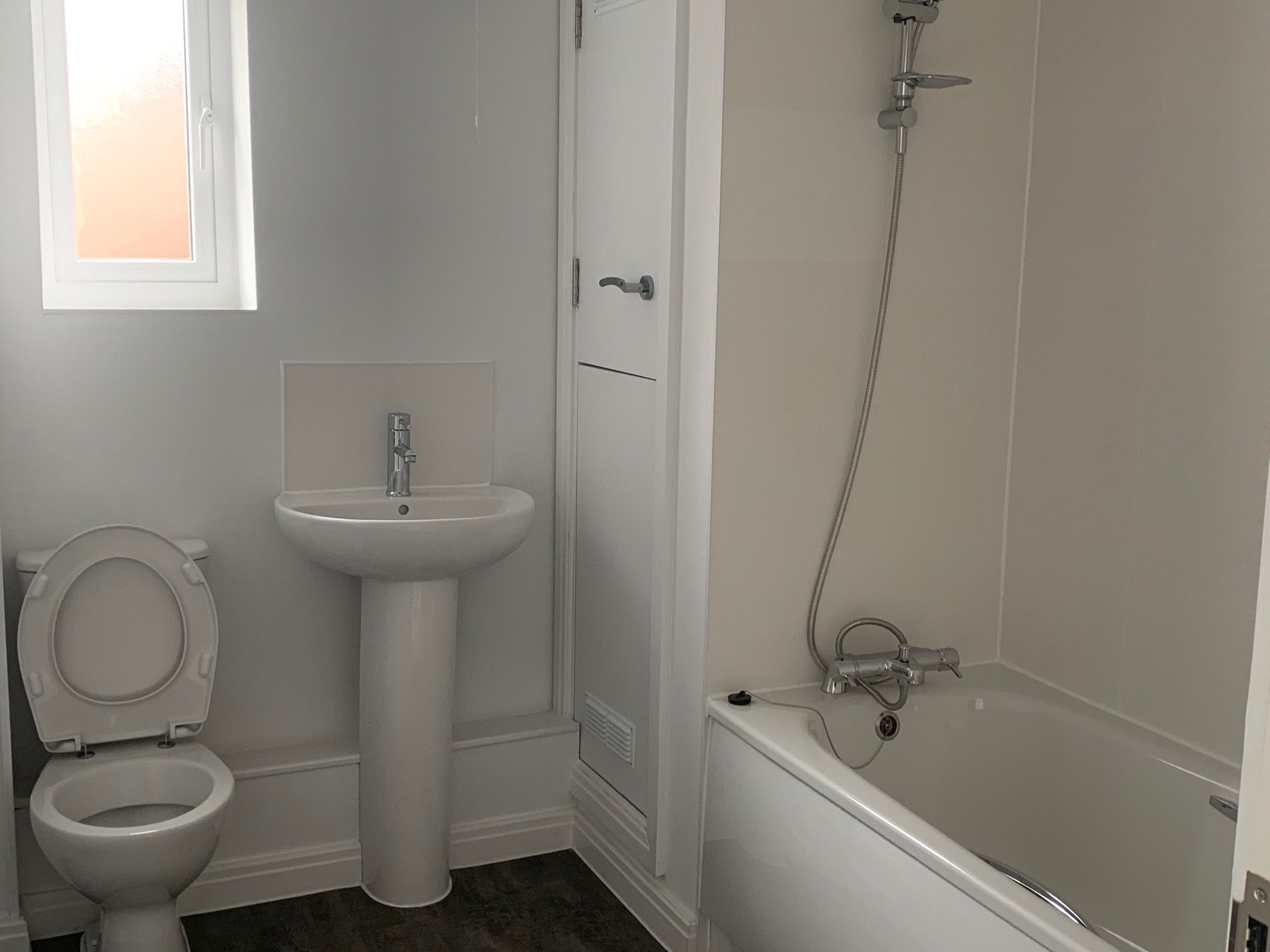 2 bedroom flat flat/apartment To Let in Manchester - Photograph 5.