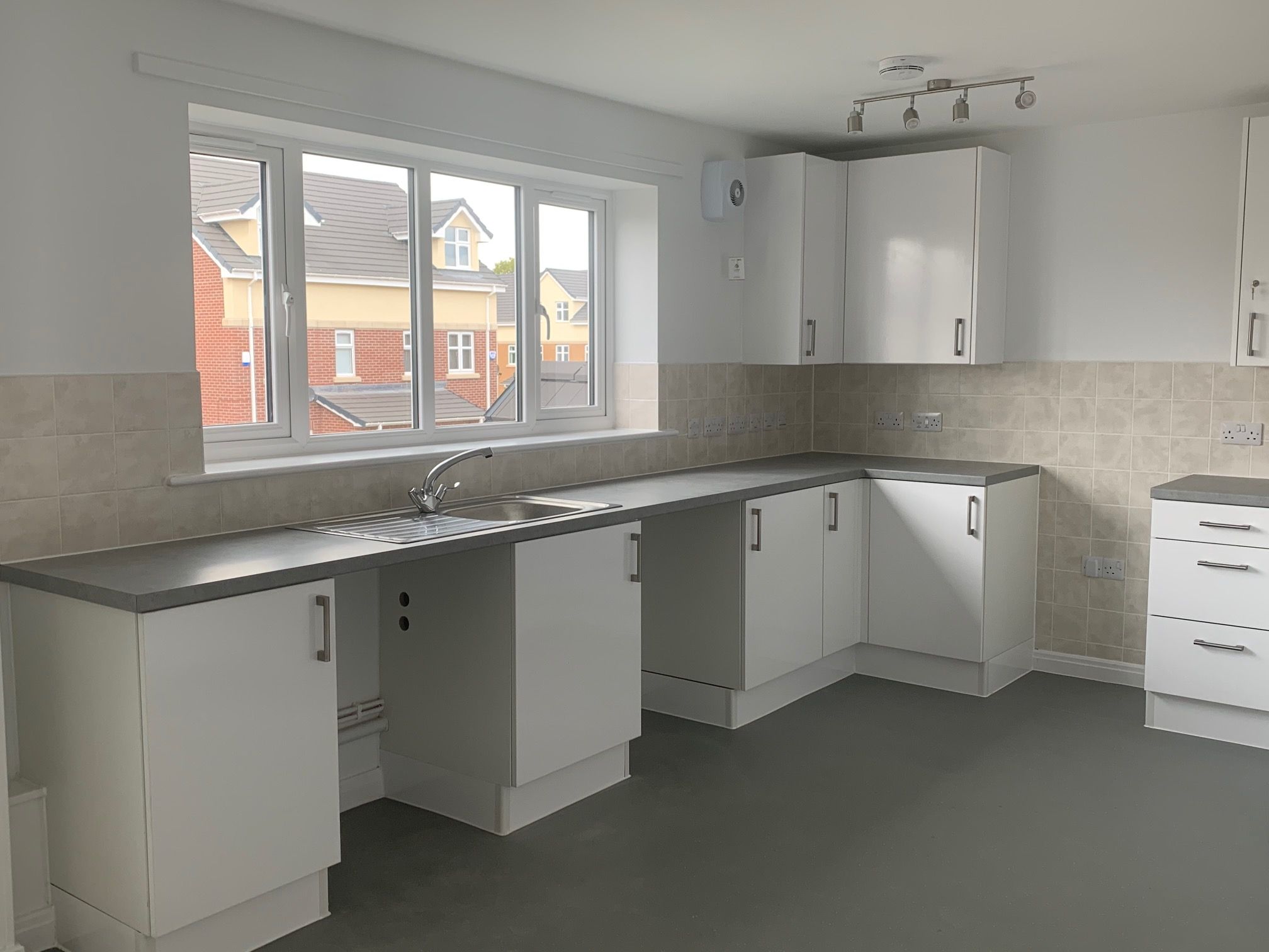 2 bedroom flat flat/apartment To Let in Manchester - Photograph 1.