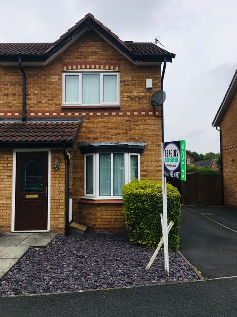 2 bedroom semi-detached house Let in Manchester - Photograph 1.