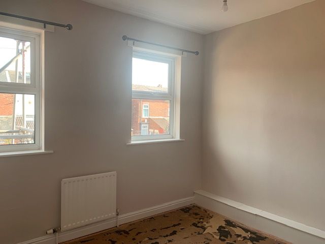 2 bedroom mid terraced house To Let in Stockport - Photograph 8.