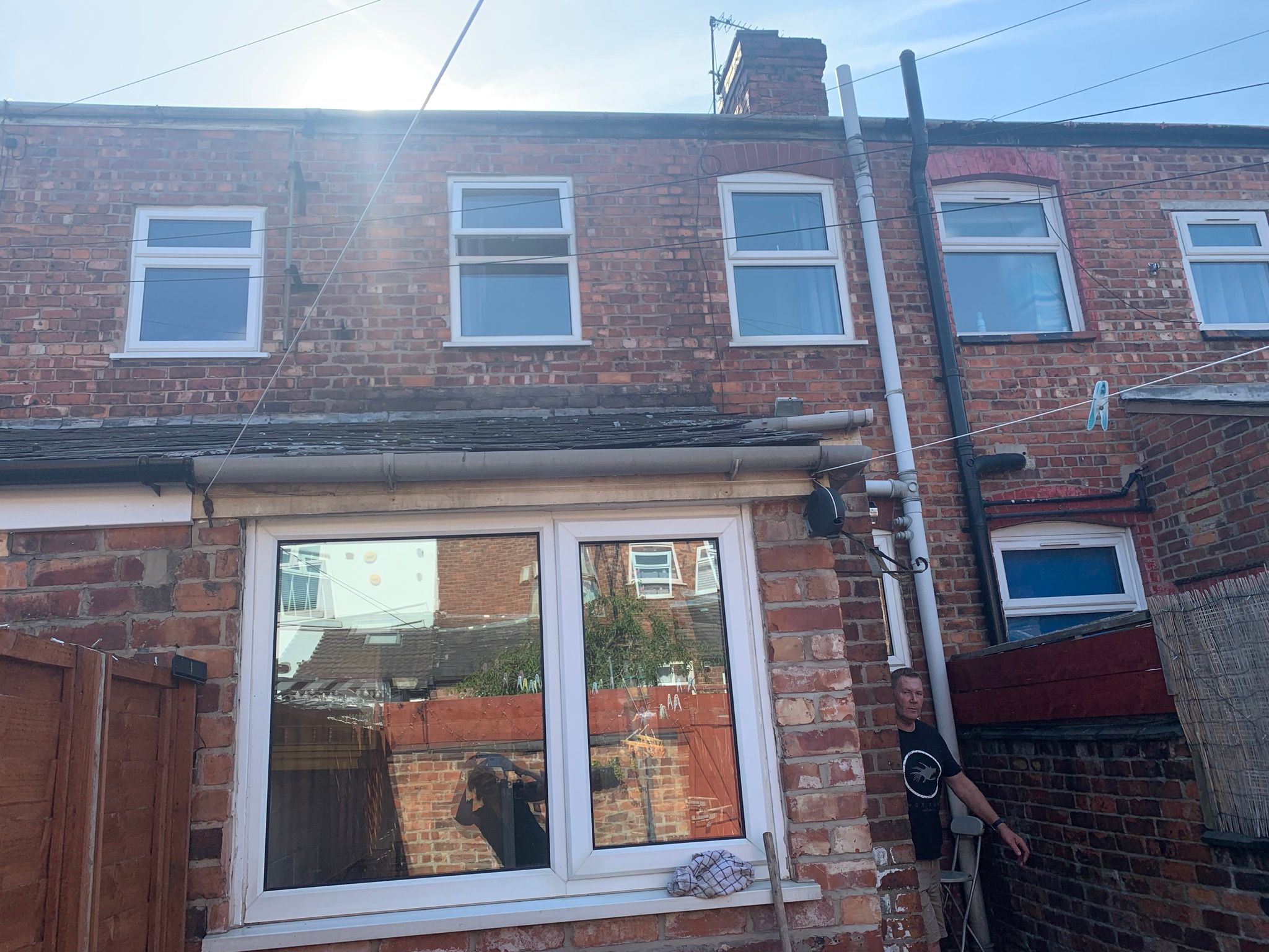 2 bedroom mid terraced house To Let in Stockport - Property photograph.
