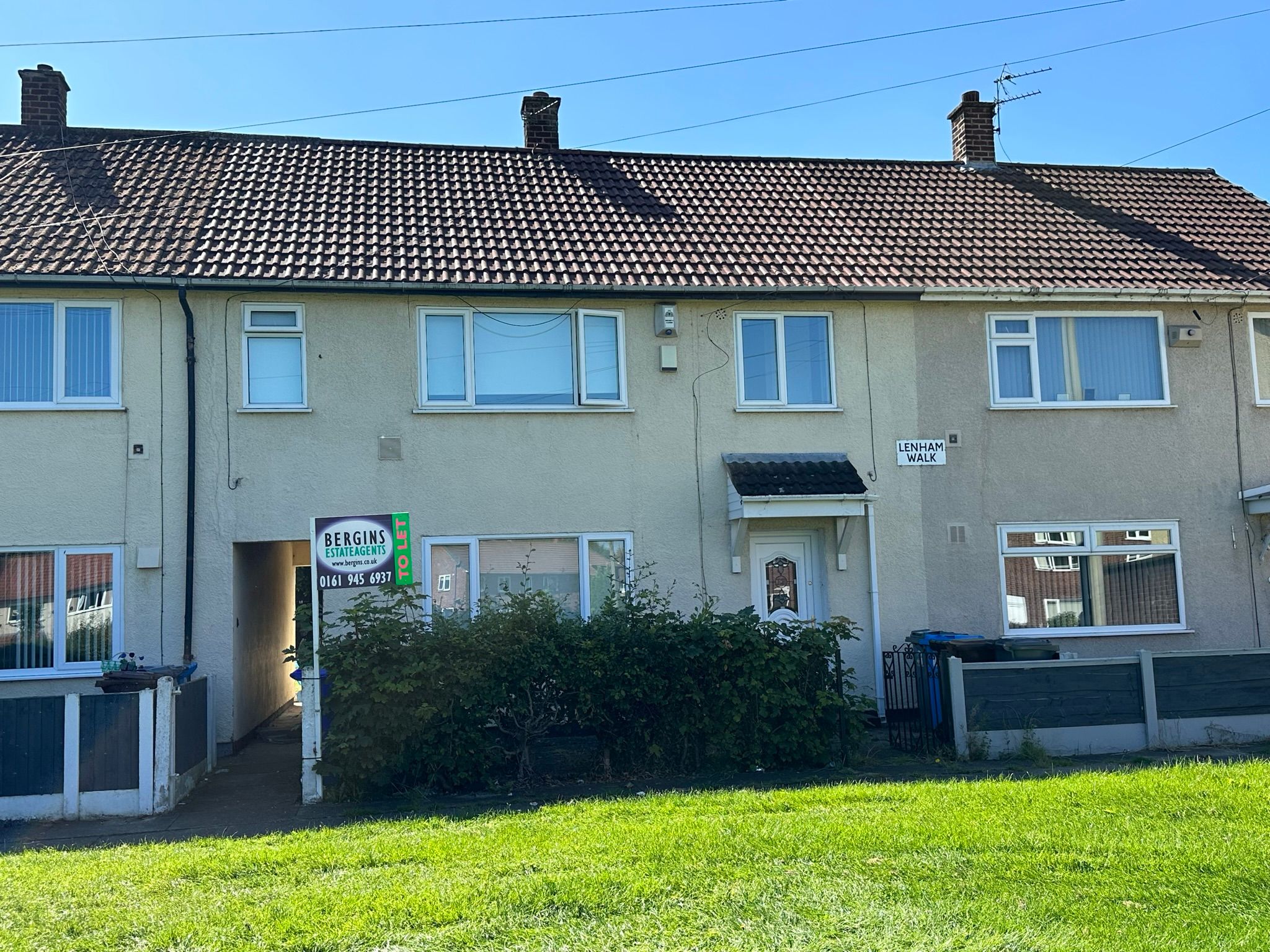 3 bedroom mid terraced house To Let in Manchester - Property photograph.