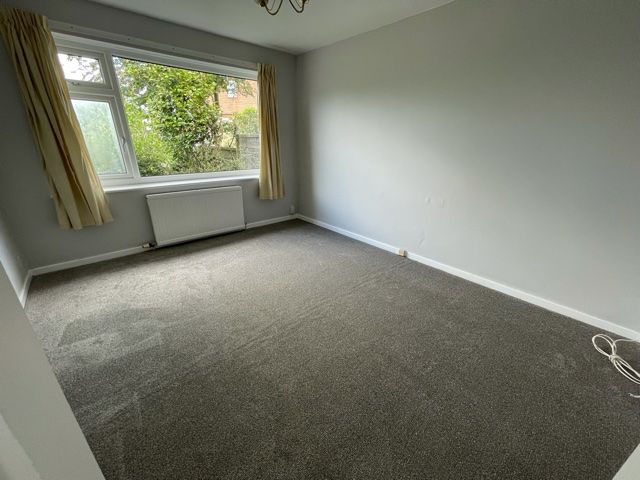 2 bedroom semi-detached bungalow Reserved in Stockport - Photograph 8.
