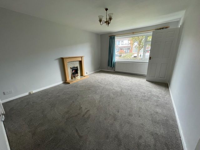2 bedroom semi-detached bungalow Reserved in Stockport - Photograph 7.