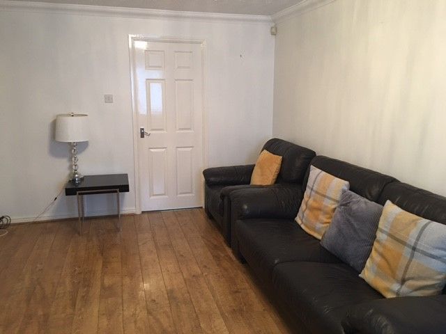 2 bedroom mid terraced house For Sale in Manchester - Photograph 3.