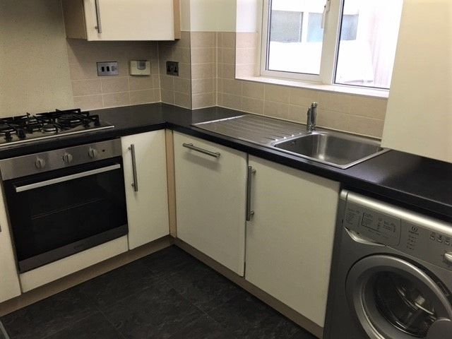 2 bedroom mid terraced house For Sale in Manchester - Photograph 17.