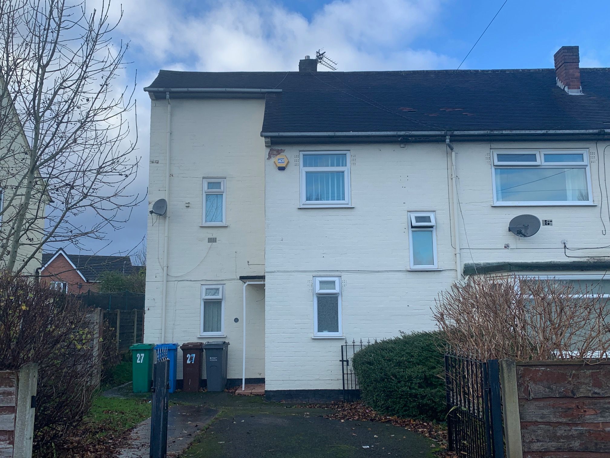 1 bedroom shared house To Let in Manchester - Photograph 1.