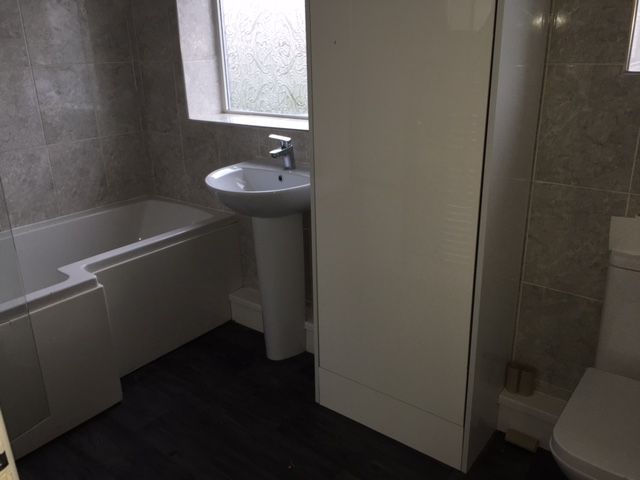 3 bedroom semi-detached house SSTC in Manchester - Photograph 6.