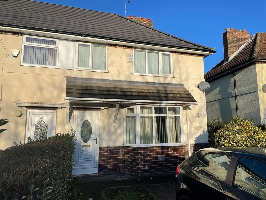 3 bedroom semi-detached house Let in Manchester - Photograph 10.