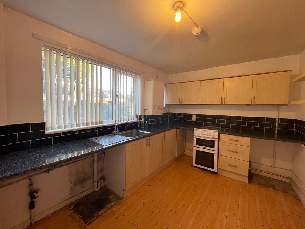 3 bedroom semi-detached house To Let in Manchester - Property photograph.