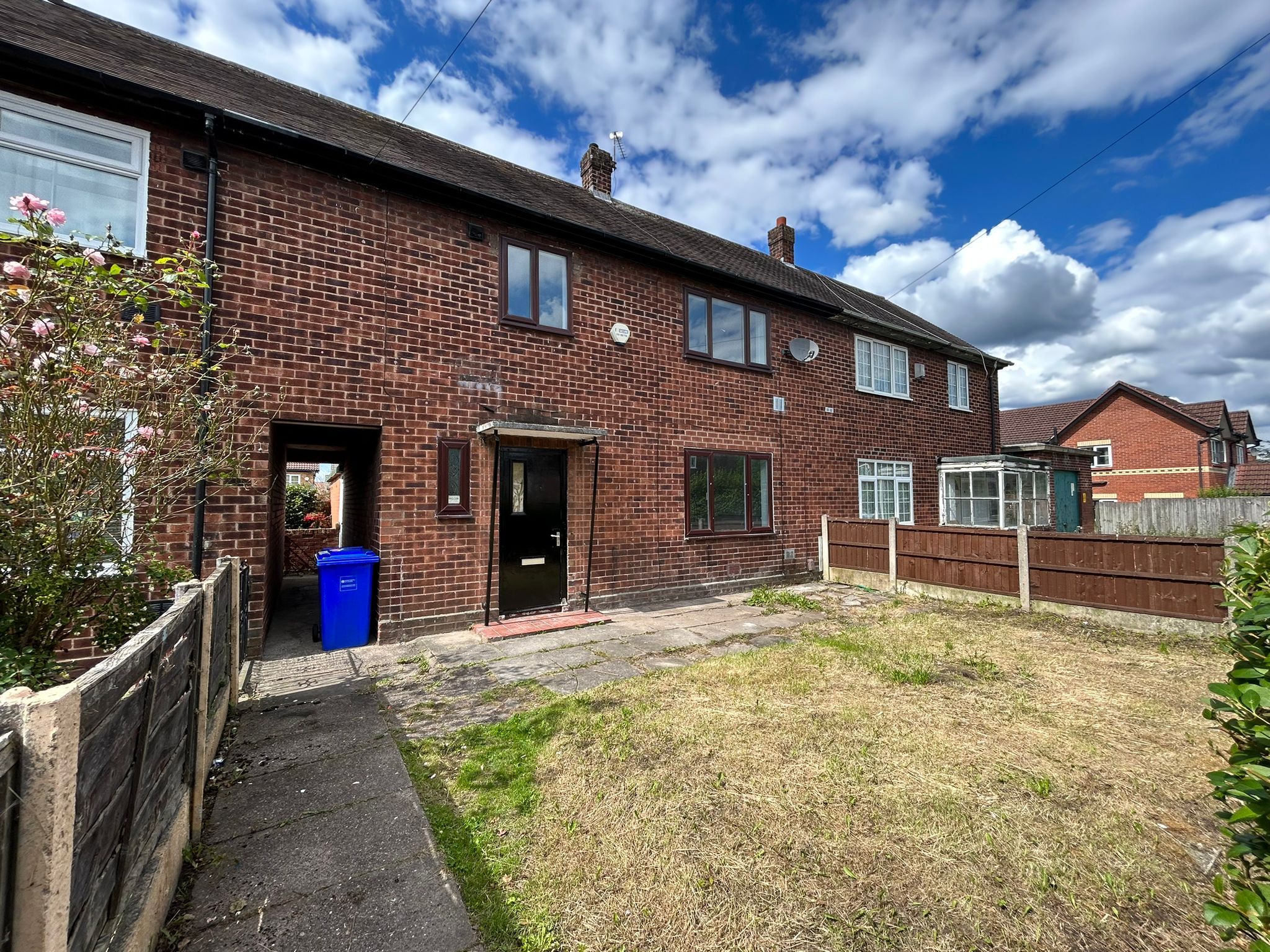 3 bedroom mid terraced house To Let in Manchester - Property photograph.