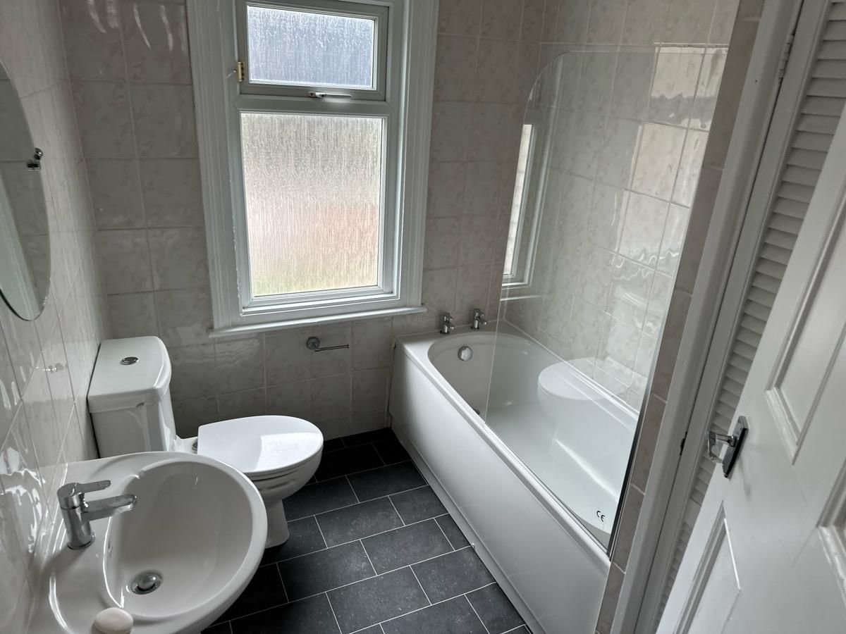 2 bedroom end terraced house To Let in Manchester - Photograph 8.
