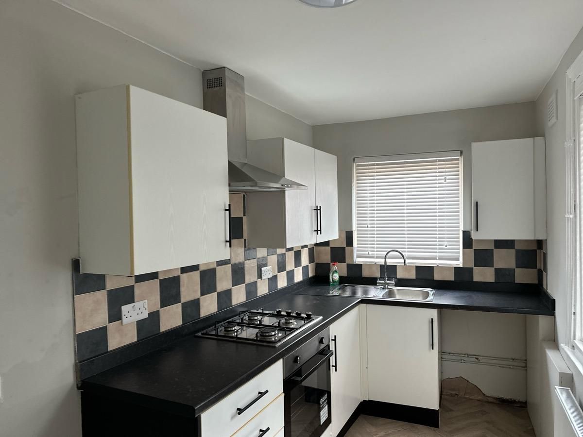 2 bedroom end terraced house To Let in Manchester - Property photograph.