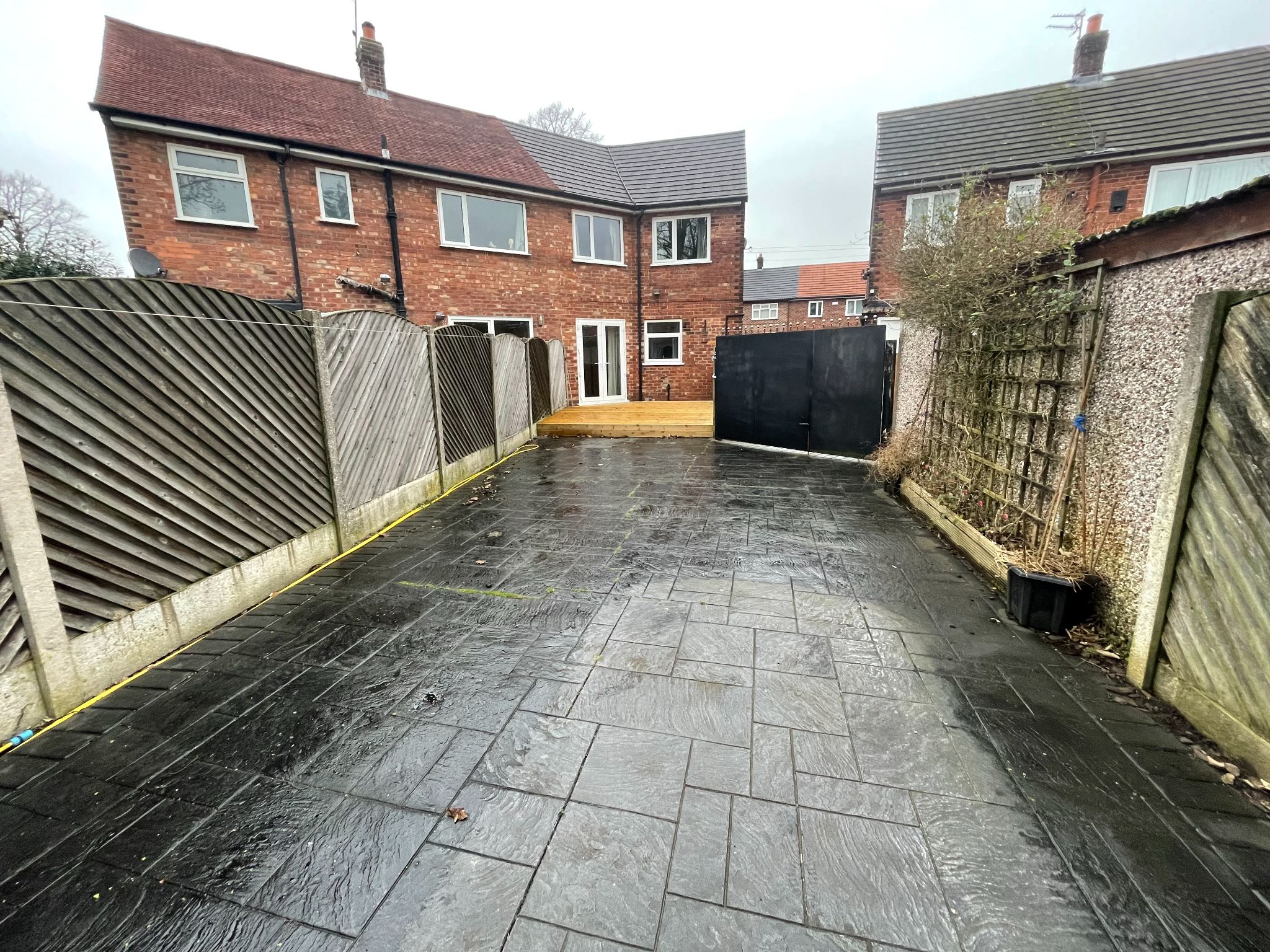 3 bedroom semi-detached house For Sale in Manchester - Photograph 22.