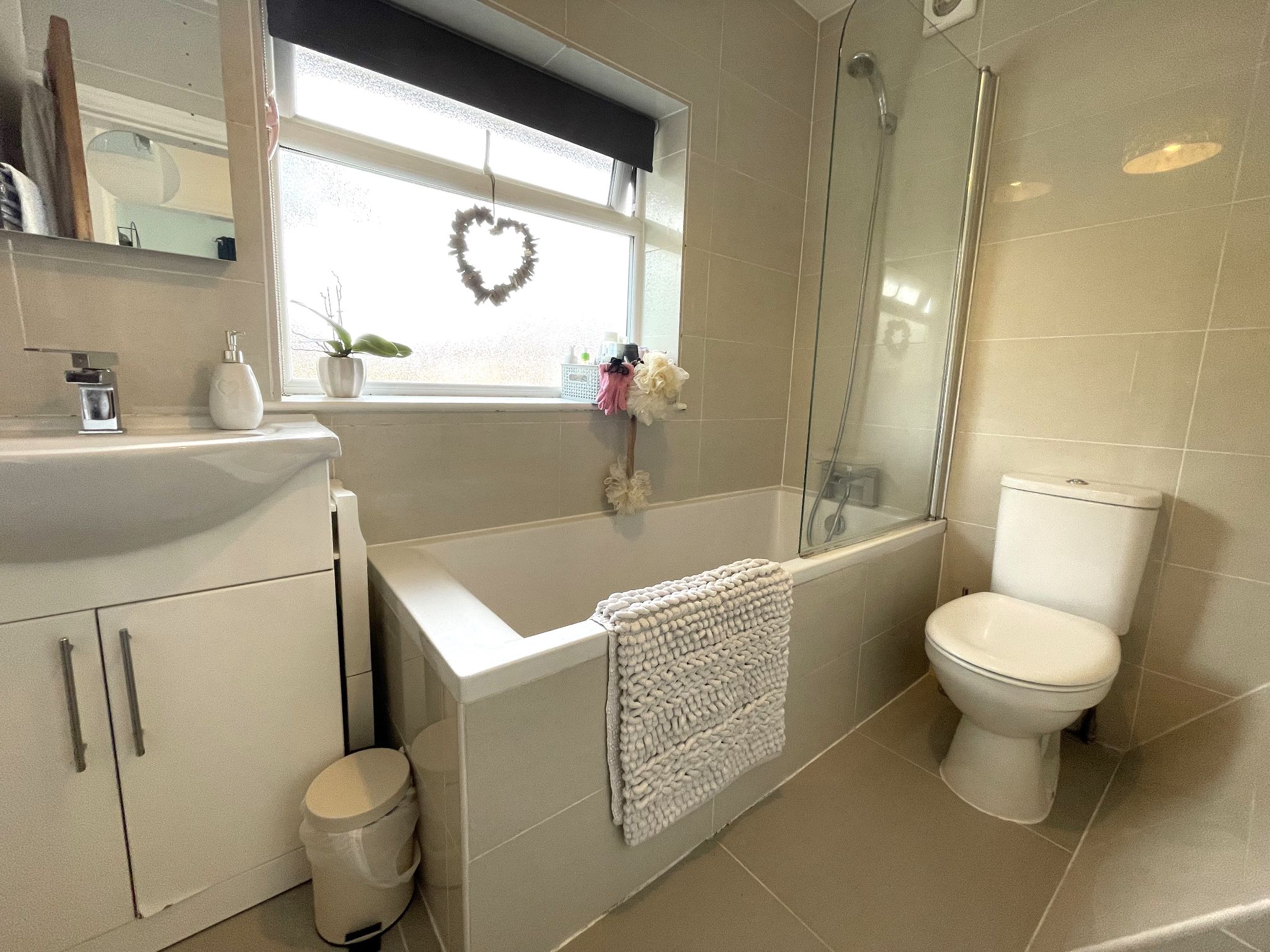 3 bedroom semi-detached house For Sale in Manchester - Photograph 15.