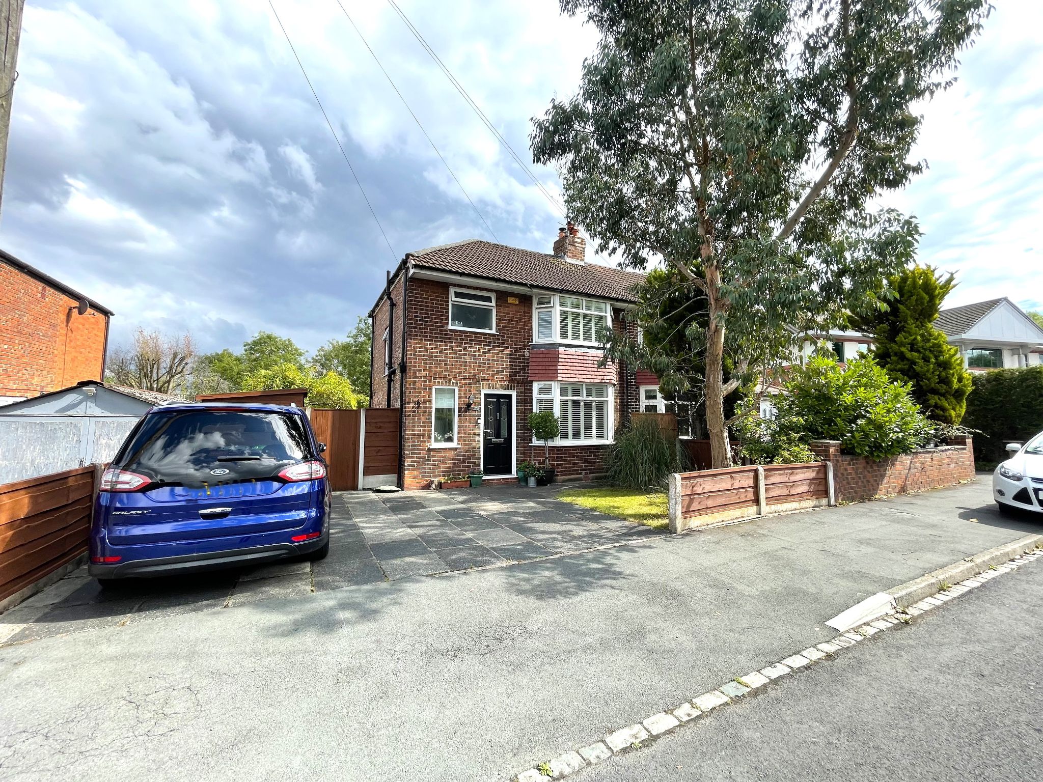 3 bedroom semi-detached house For Sale in Manchester - Photograph 1.