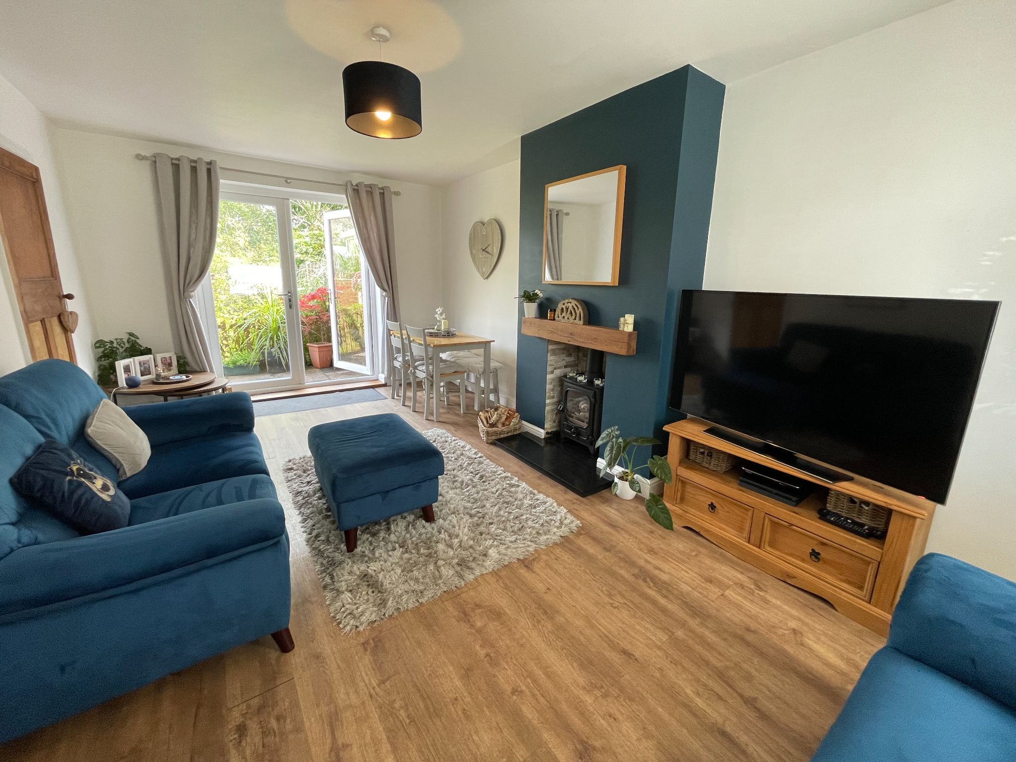 3 bedroom semi-detached house For Sale in Manchester - Photograph 5.