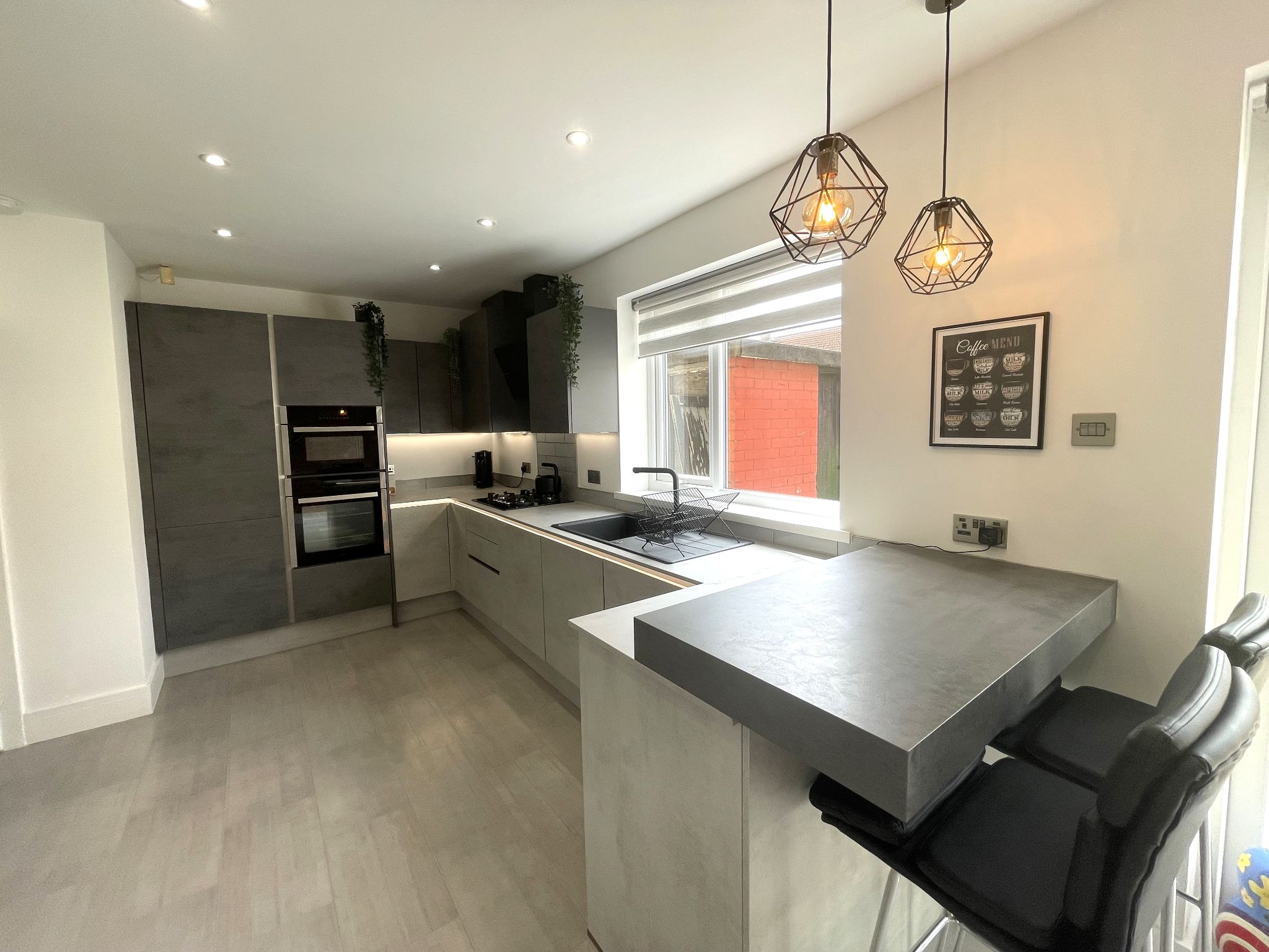 3 bedroom end terraced house For Sale in Manchester - Photograph 6.