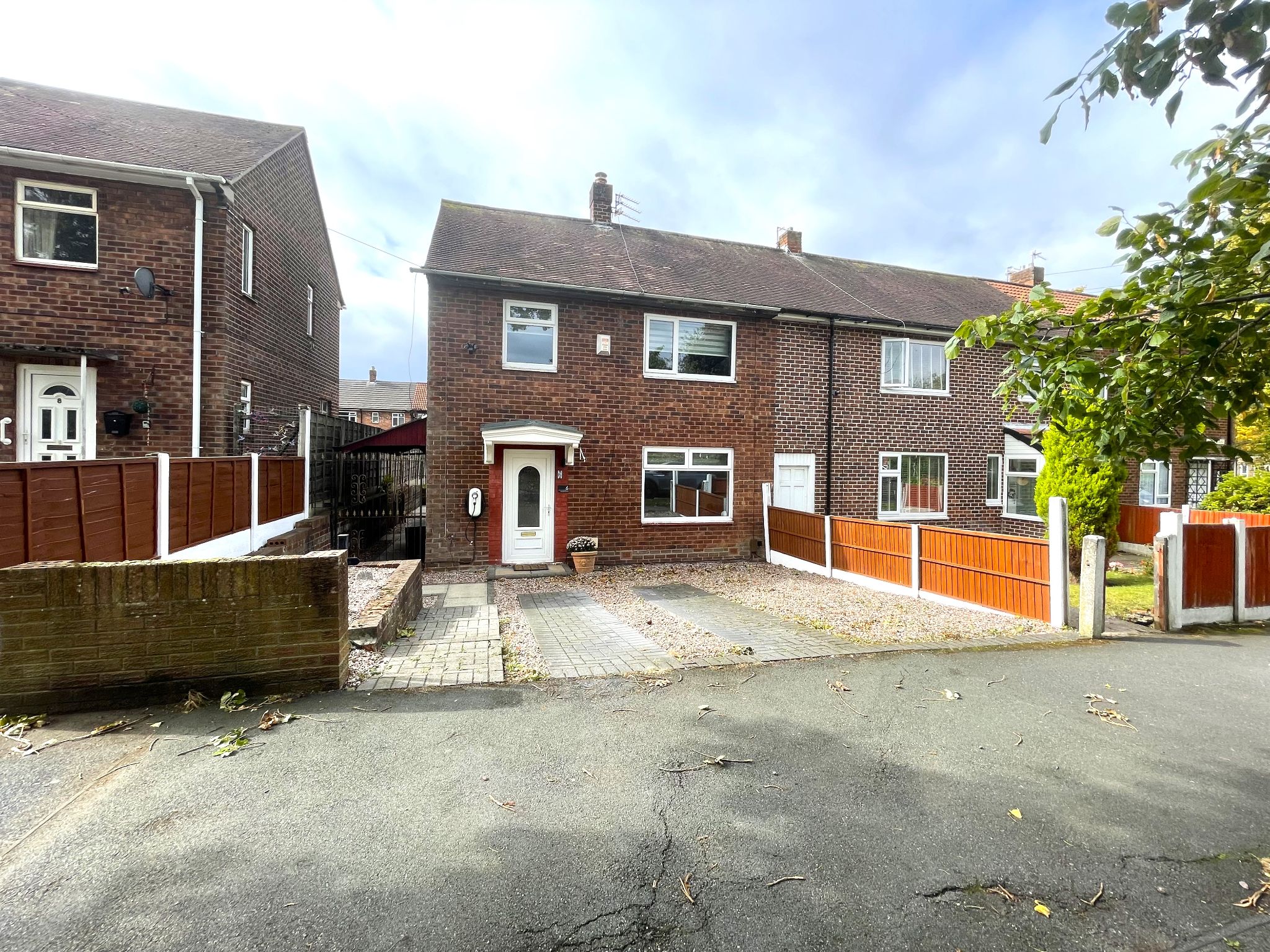 3 bedroom end terraced house For Sale in Manchester - Property photograph.