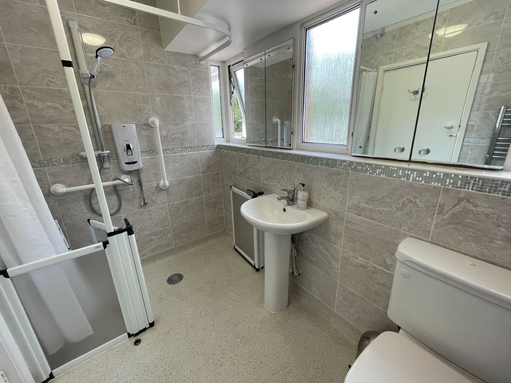 3 bedroom semi-detached house For Sale in Manchester - Photograph 14.