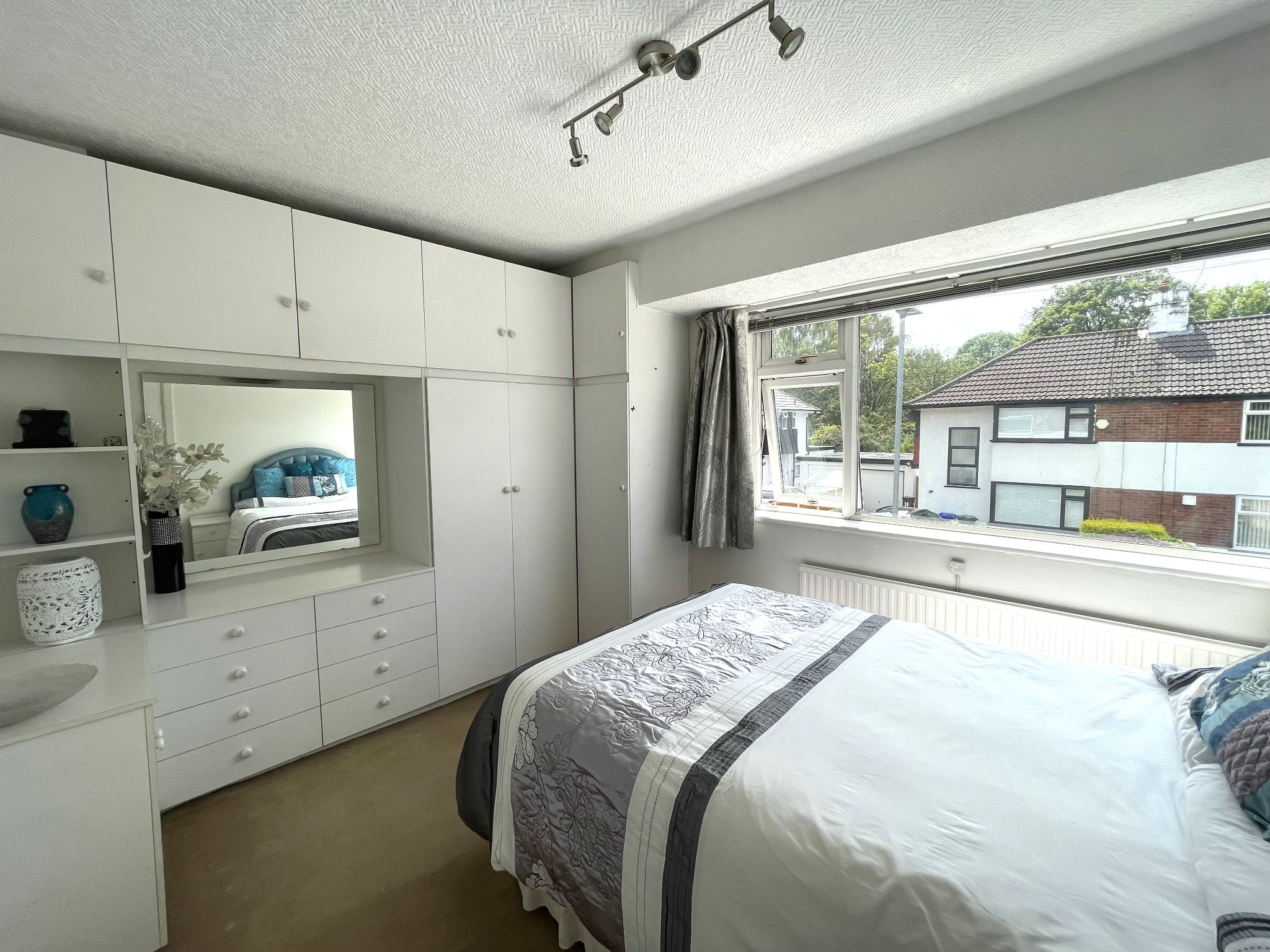 3 bedroom semi-detached house For Sale in Manchester - Photograph 9.