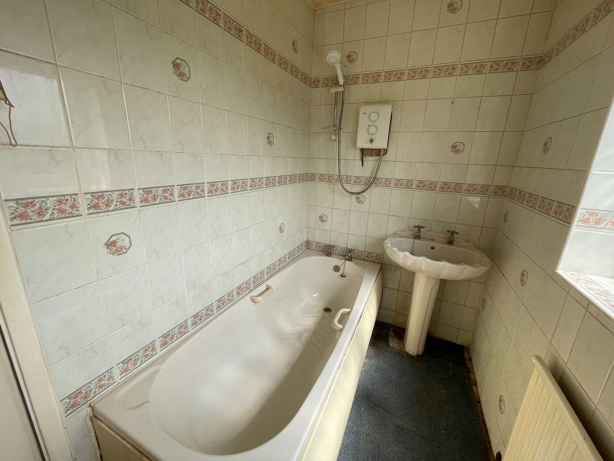 3 bedroom semi-detached house For Sale in Manchester - Photograph 14.