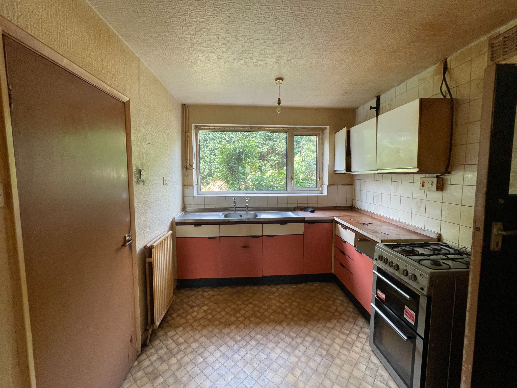 3 bedroom semi-detached house For Sale in Manchester - Photograph 9.