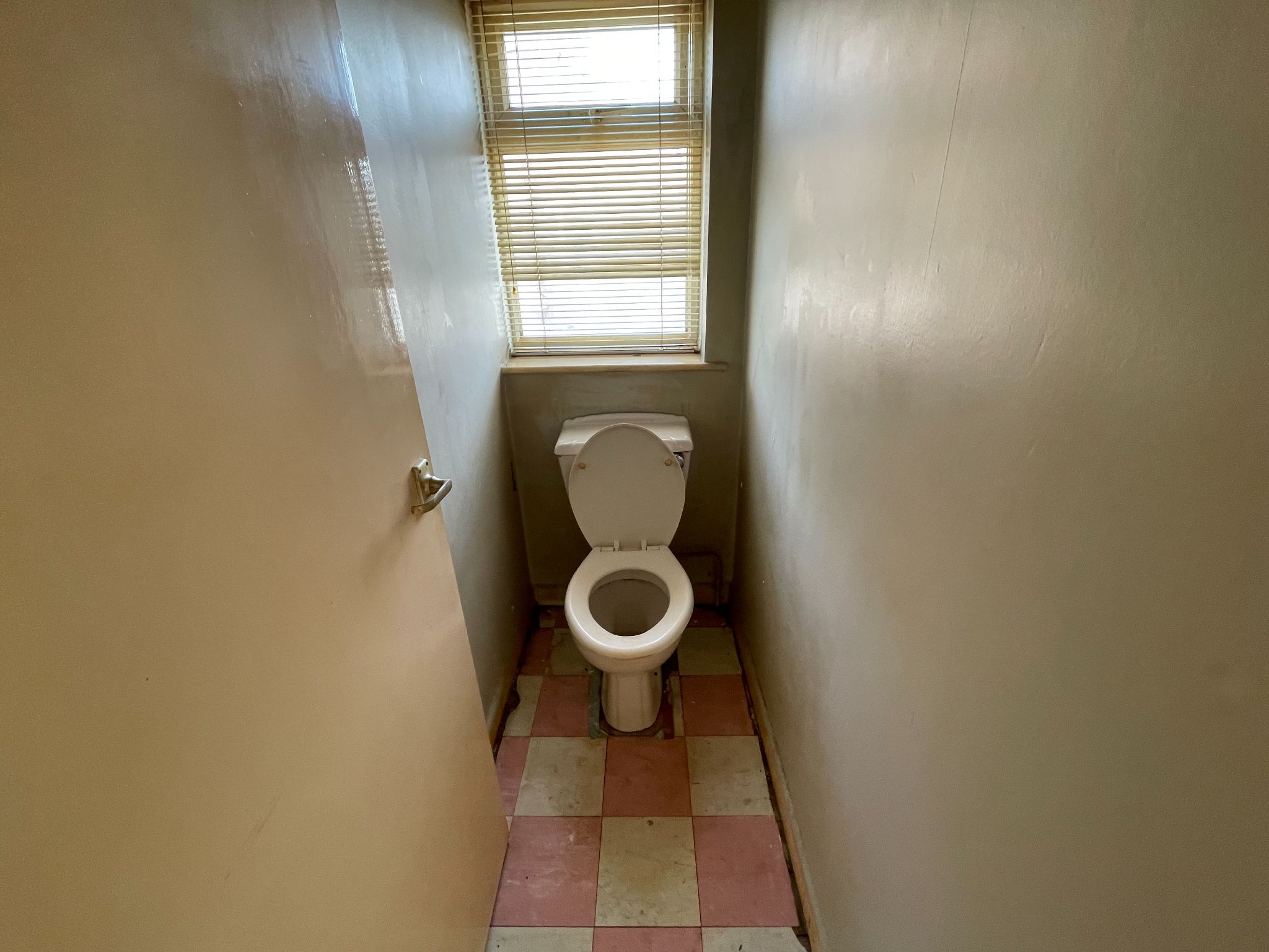 3 bedroom semi-detached house For Sale in Manchester - Photograph 15.