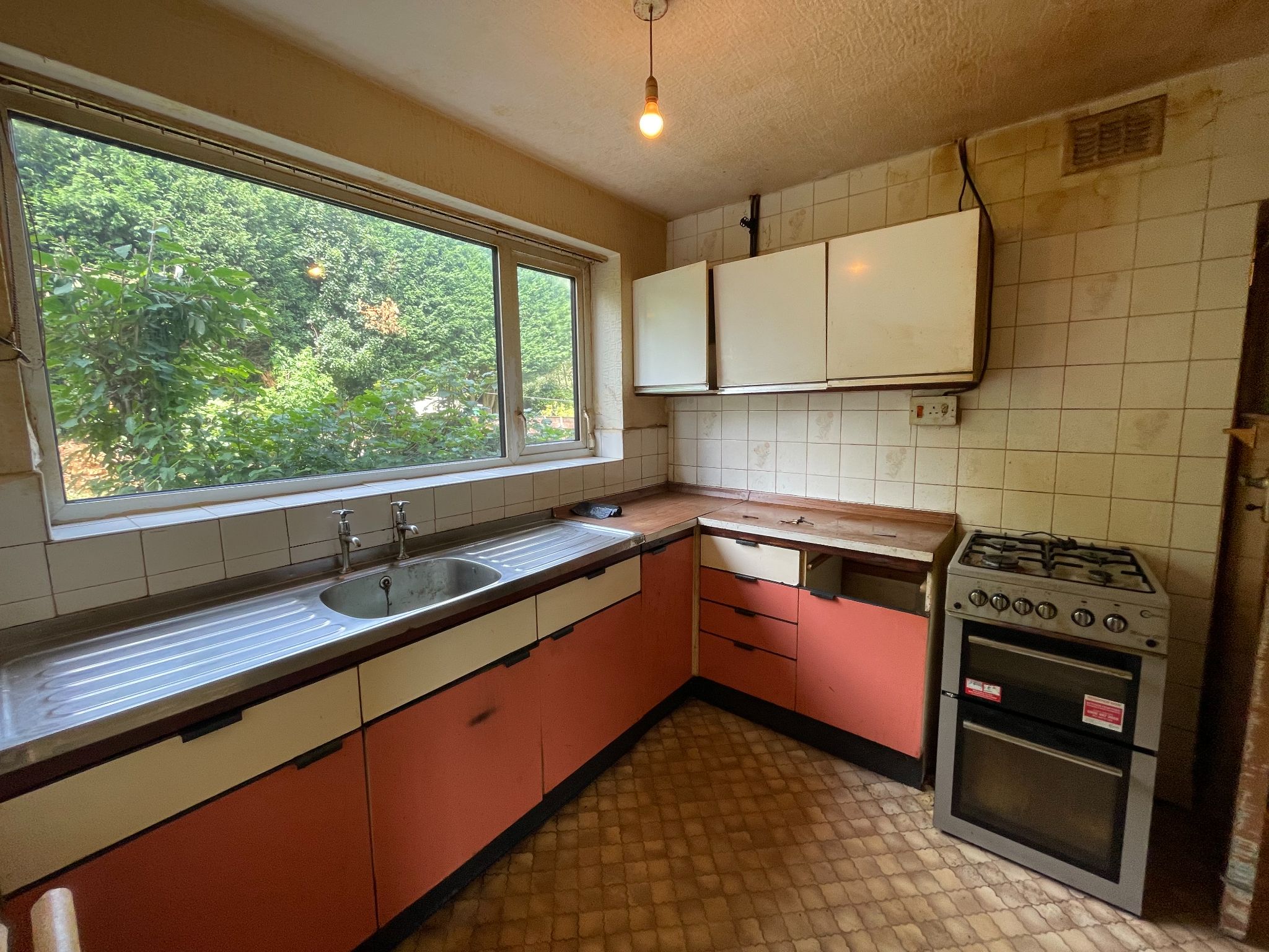 3 bedroom semi-detached house For Sale in Manchester - Photograph 8.