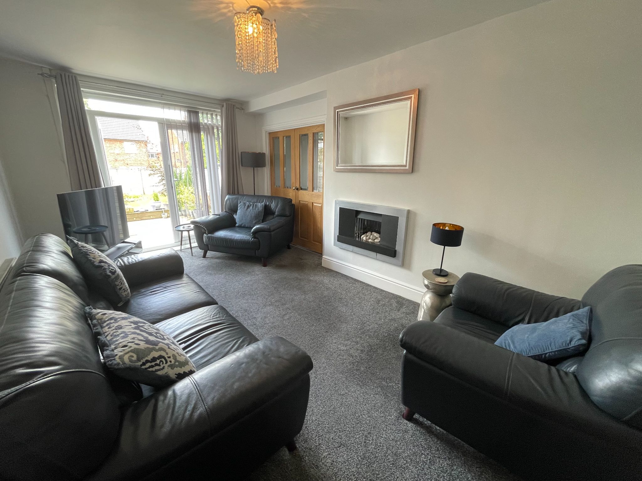 3 bedroom mid terraced house For Sale in Manchester - Photograph 2.