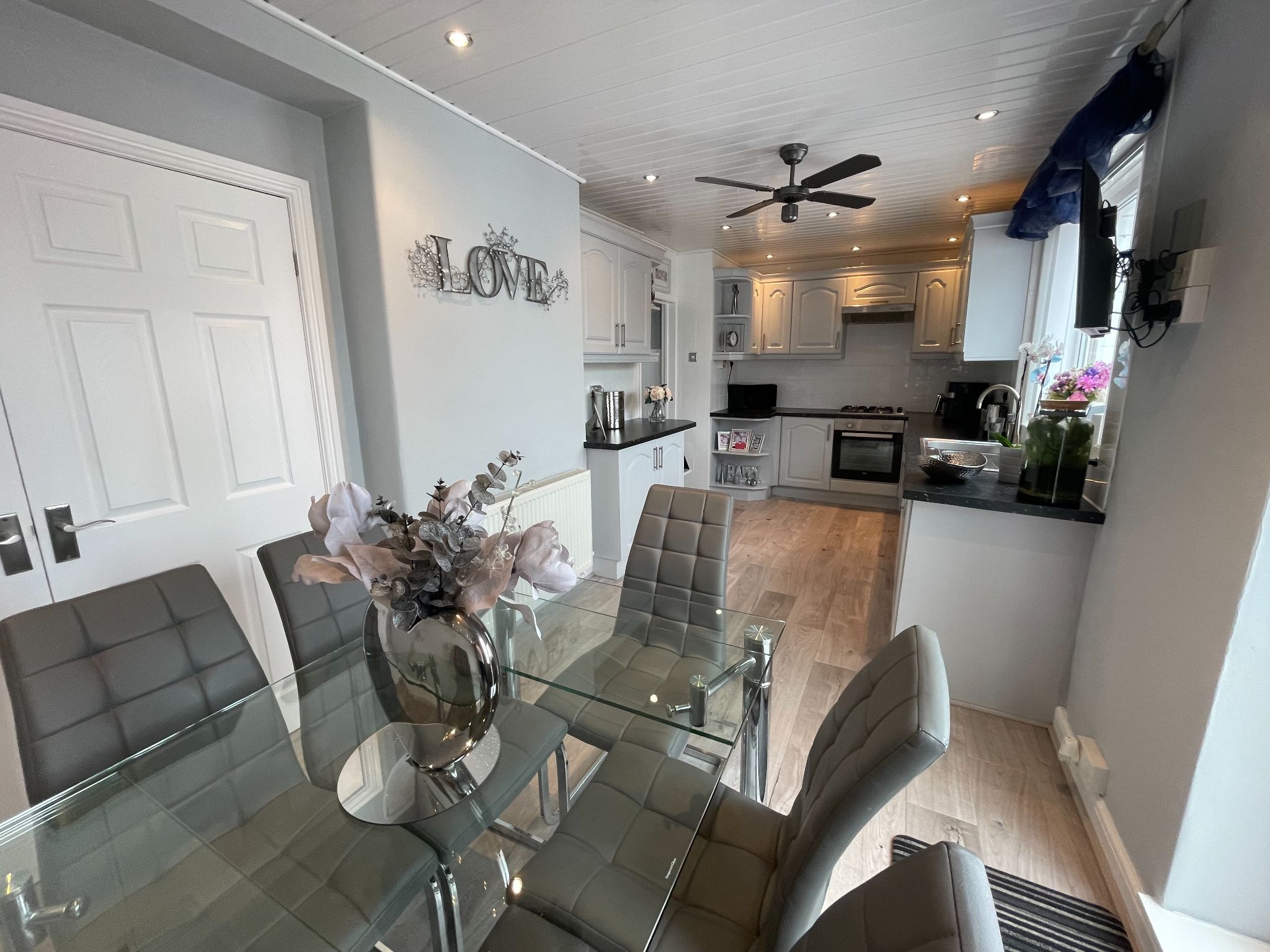 3 bedroom end terraced house For Sale in Manchester - Photograph 9.