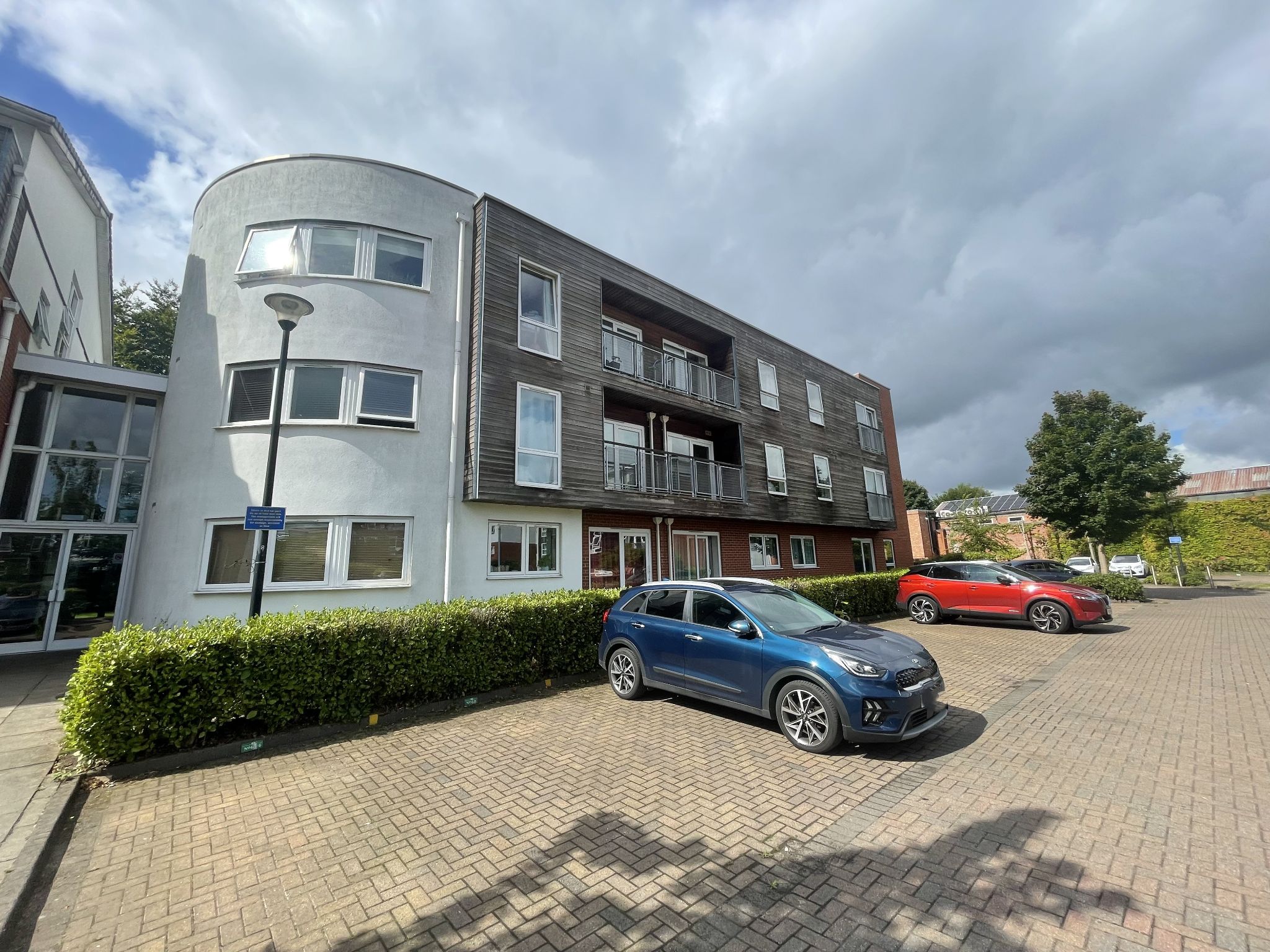 2 bedroom apartment flat/apartment For Sale in Altrincham - Photograph 1.