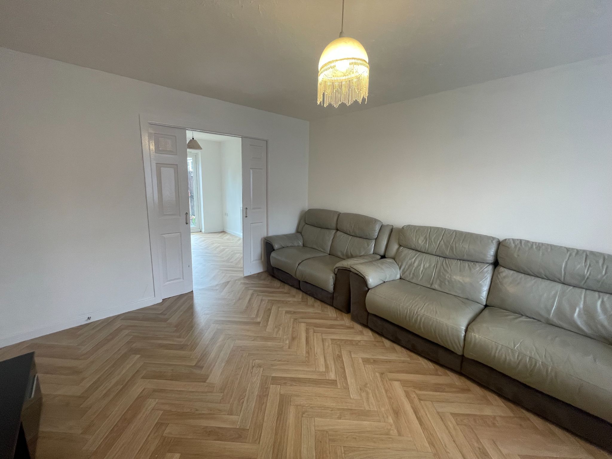 3 bedroom semi-detached house For Sale in Manchester - Photograph 7.