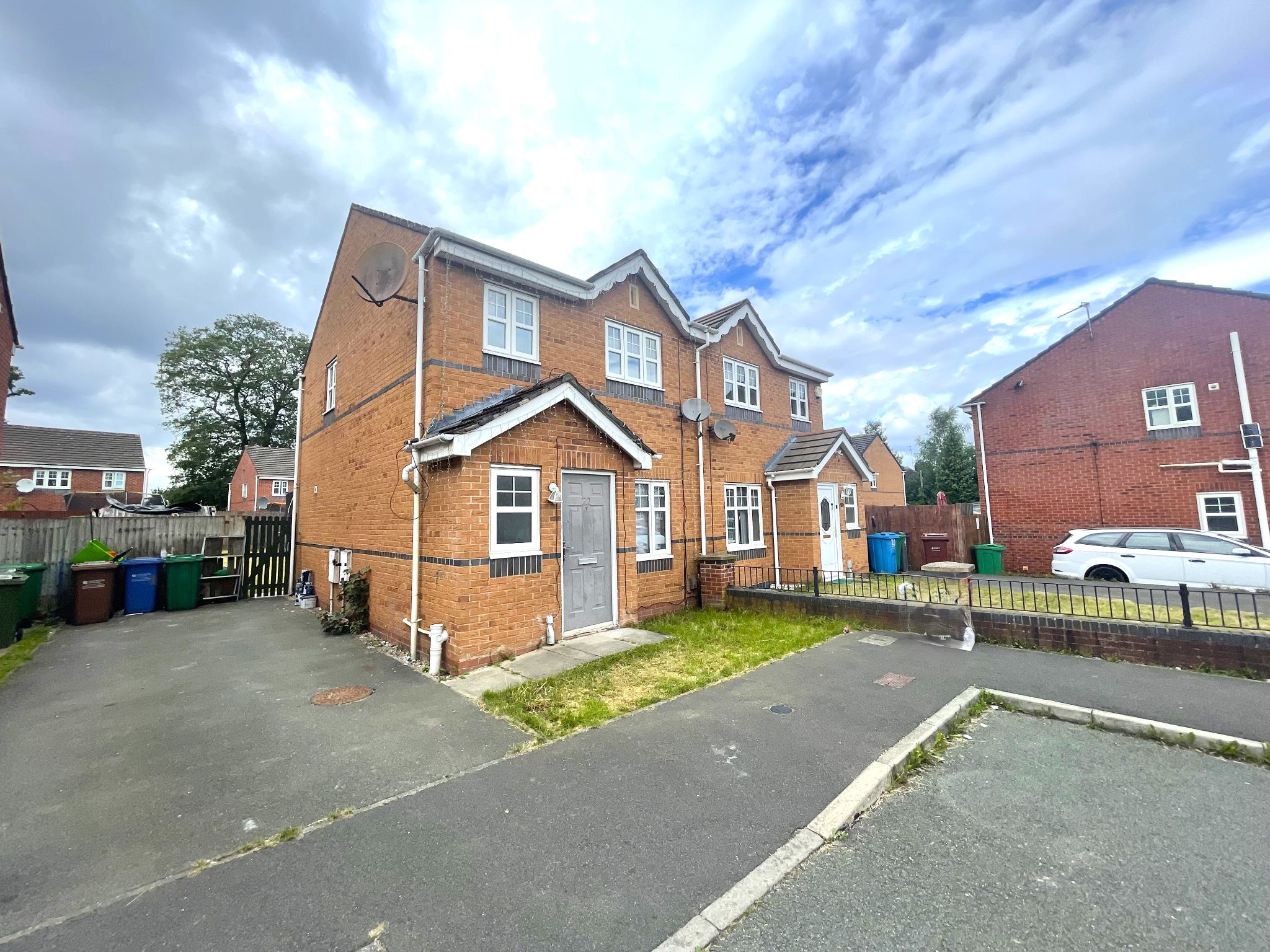 3 bedroom semi-detached house For Sale in Manchester - Property photograph.