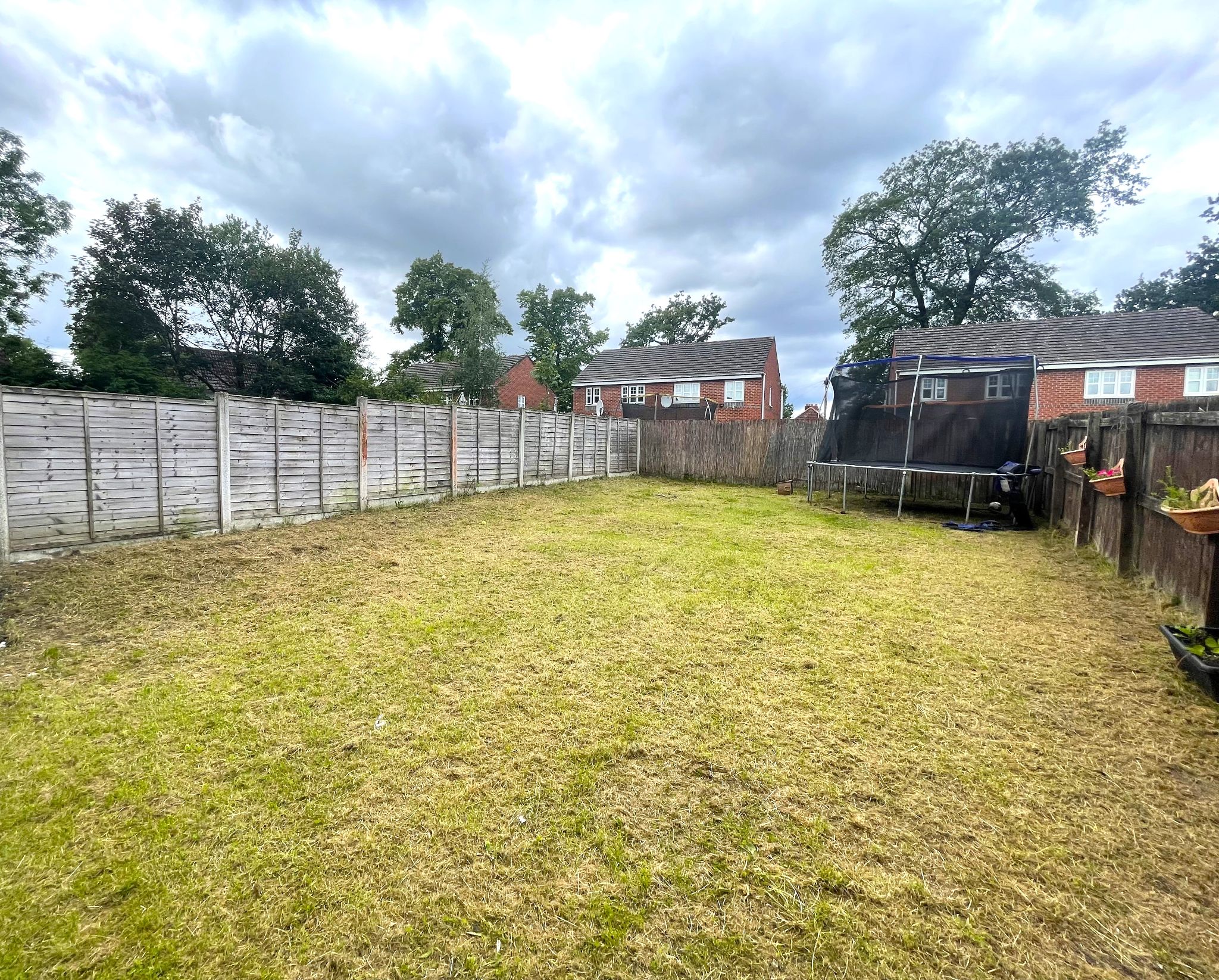 3 bedroom semi-detached house For Sale in Manchester - Photograph 12.