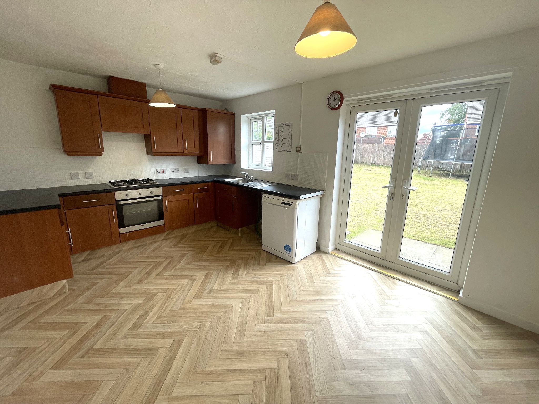 3 bedroom semi-detached house For Sale in Manchester - Photograph 9.