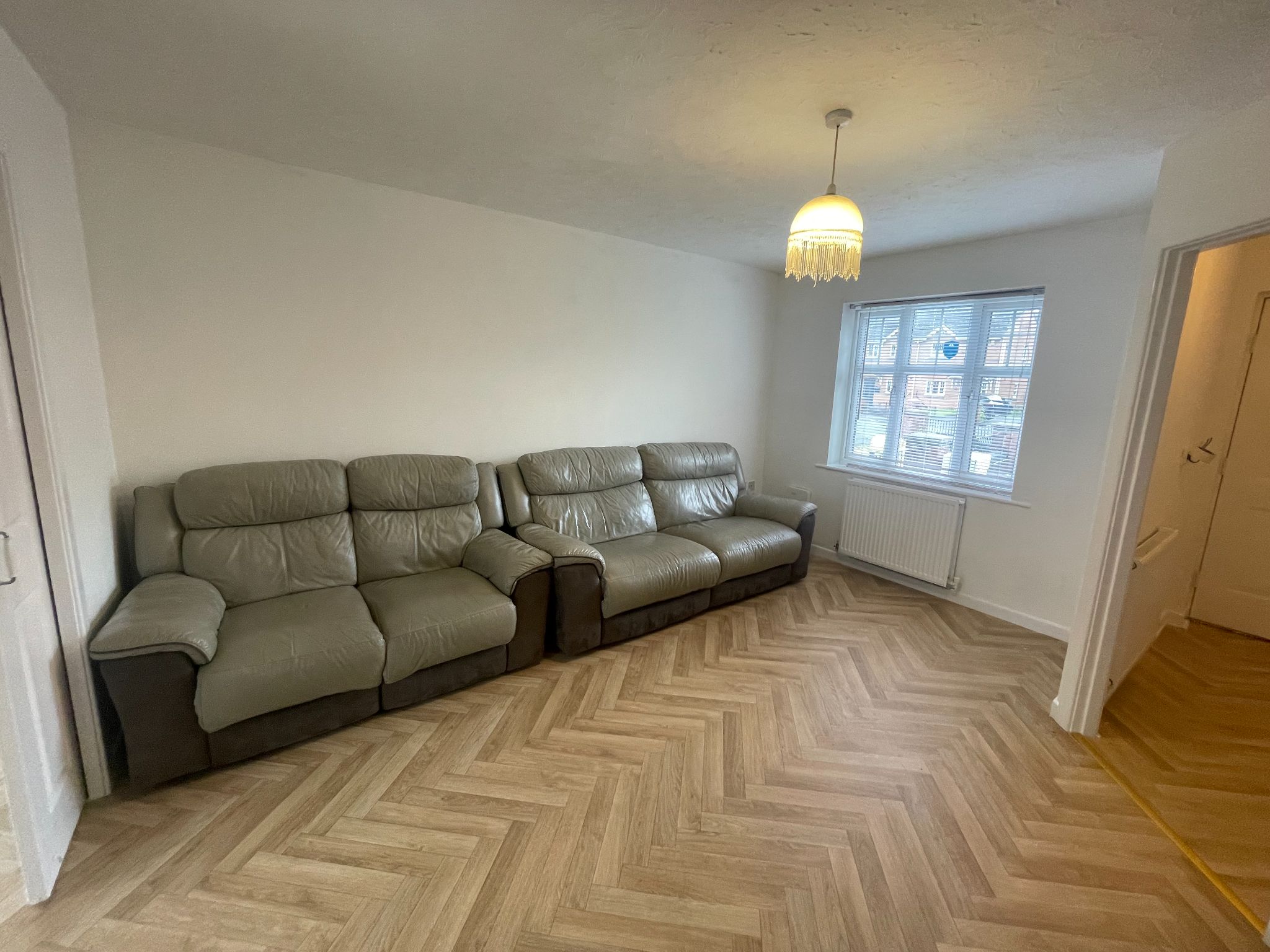 3 bedroom semi-detached house For Sale in Manchester - Photograph 8.