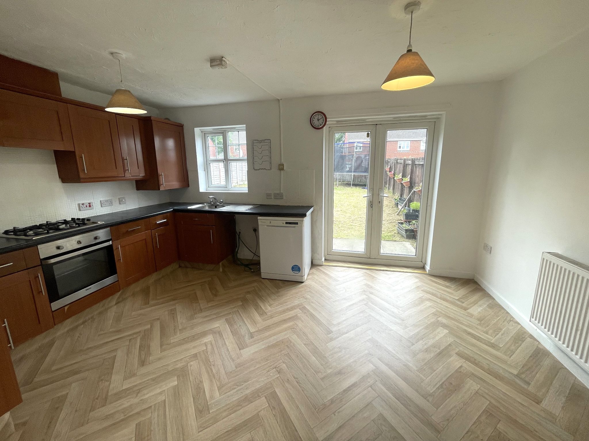 3 bedroom semi-detached house For Sale in Manchester - Photograph 11.